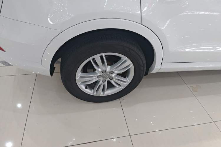 Used Audi Q3 2015 30 TFSI Comfort Model
