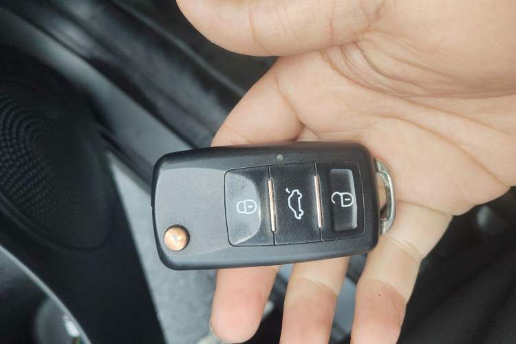 Used Volkswagen Lavida 2011 1.6L Manual Joy Version Vehicle Key