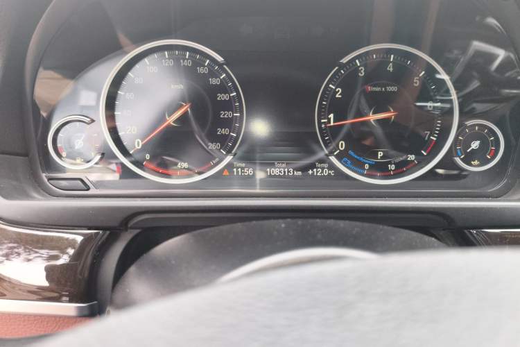 Used BMW 5 Series 2017 528Li Leading Model Odometer Close Up