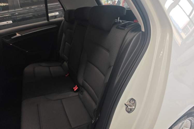 Used Volkswagen Golf 2016 230TSI Manual Comfort Version
