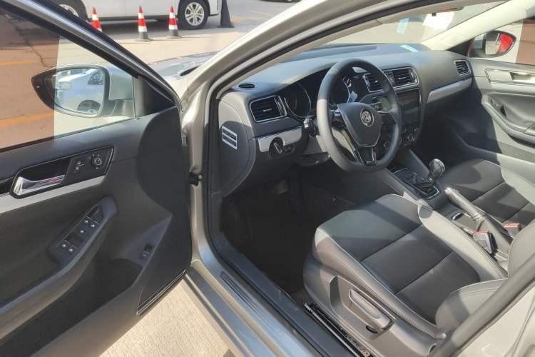 Used Volkswagen Sagitar 2016 230TSI 25th Anniversary Edition Driver Seat