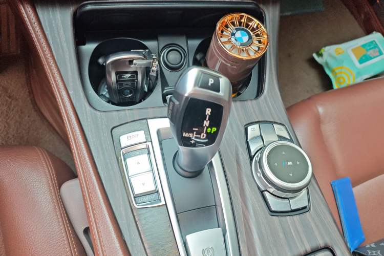 Used BMW 5 Series 2014 520Li Elegant Model
