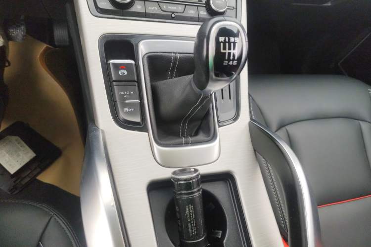 Used Geely Auto Emgrand X7 Sport 2018 2.0L Manual Two-Wheel Drive Zhiya Version
