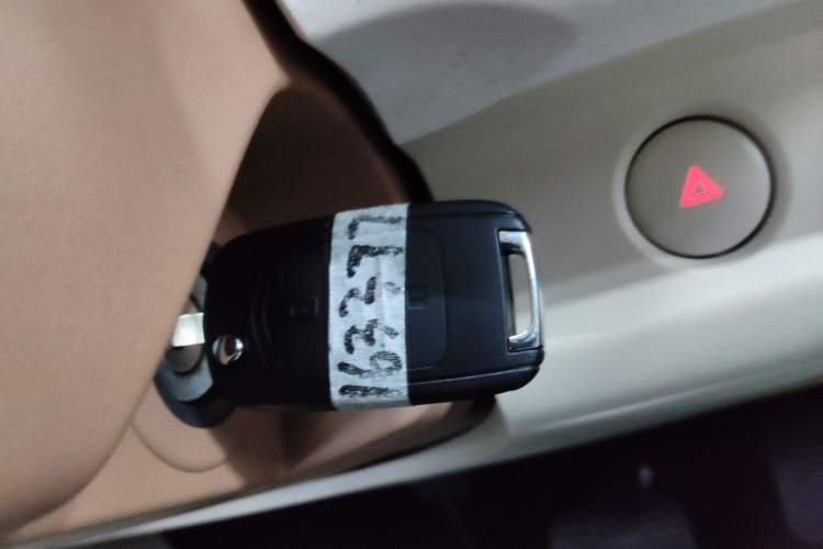 Used Wuling Hongguang MINIEV 2024 3rd Generation 215km Youth Edition Vehicle Key