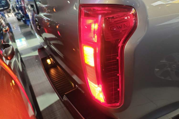 Used Great Wall Poer 2020 2.0T Commercial Version Automatic Diesel 4x4 Elite Long-Box GW4D20M
