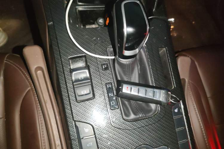 Used Wey VV7 2017 2.0T Ultra-Luxury Version Gear Lever