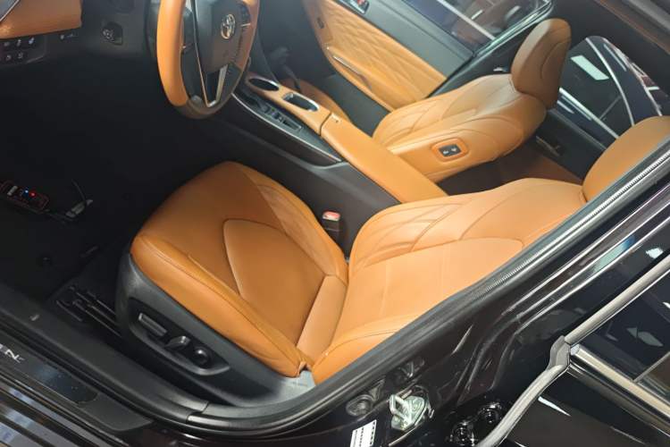 Used Toyota Avalon 2019 Dual-Engine 2.5L Limited Flagship Edition China VI Standard
