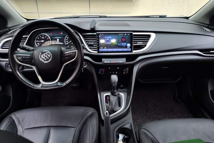 Used Buick Excelle GX 2018 18T Automatic Elite Model Center Console