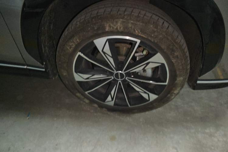 Used Roewe RX5 2023 1.5T Elite Edition Right Front Wheel Hub