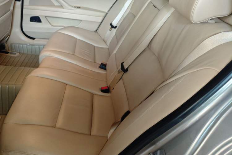 Used BMW 5 Series 2015 535Li Leading Model
