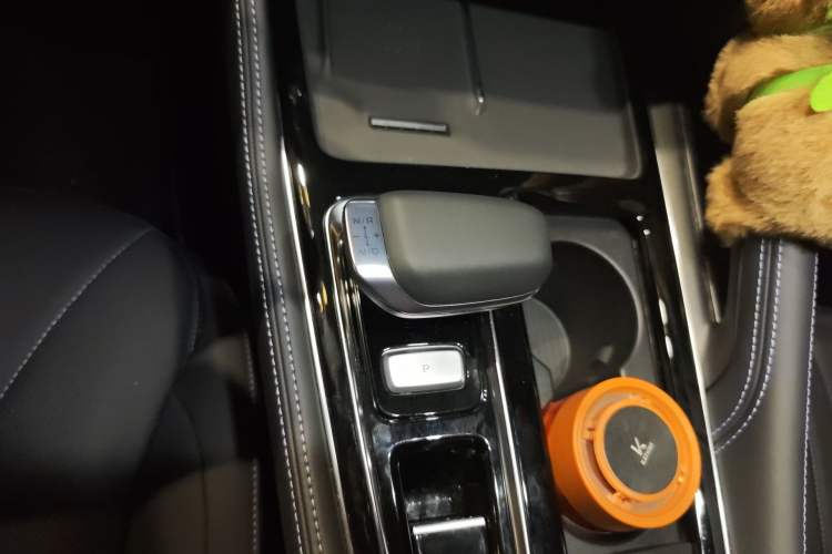 Used Geely Auto Preface 2026 Model Oriental Yao 1.5TD Kunlun Edition Gear Lever