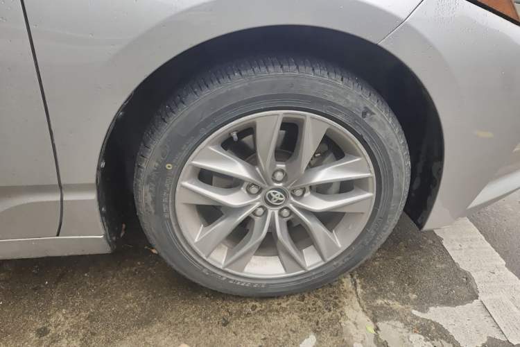 Used Toyota Avalon 2019 2.0L Ambition Edition China VI Right Front Wheel Hub