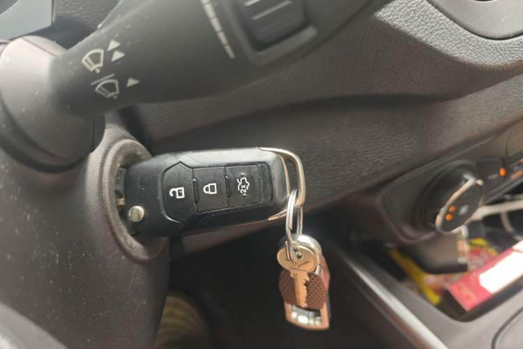 Used Ford Escort 2019 Revised 1.5L Automatic ZhiXiang Version (Tire Pressure Monitoring) China VI Standard Vehicle Key