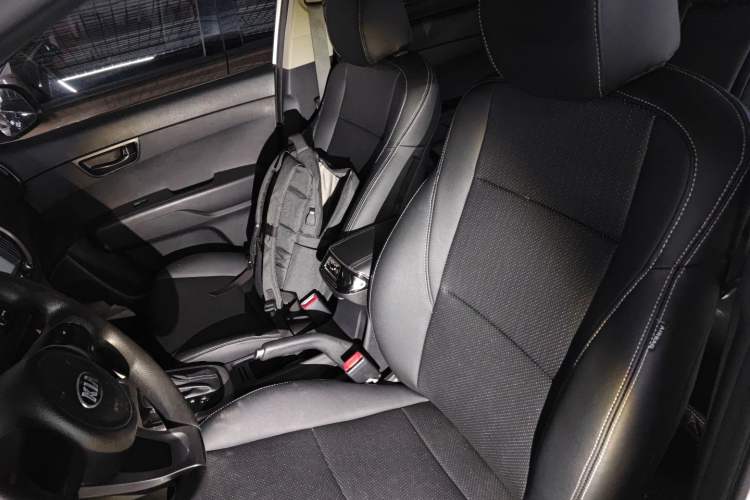 Used Kia KX3 2015 2.0L Automatic Two-Wheel Drive DLX Left Front Seat