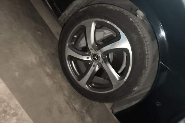 Used Mercedes-Benz E-Class 2019 Restyled E 300 L Sport Luxury Edition Right Front Wheel Hub