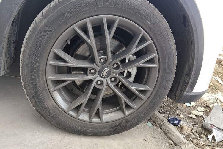 Used Bestune T55 2023 1.5T Automatic Leap Model Right Front Wheel Hub