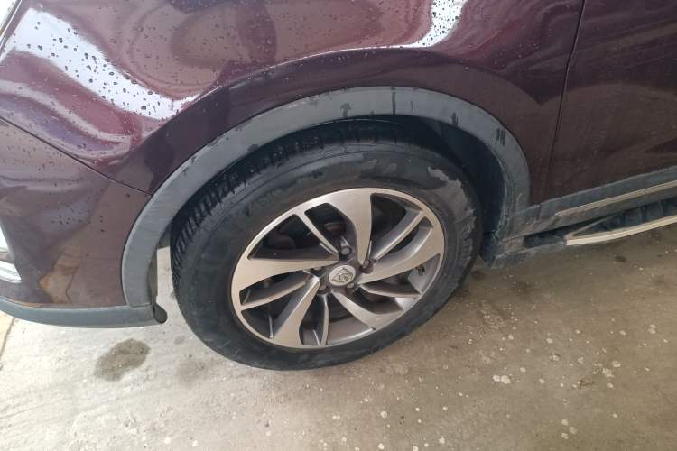 Used Baojun 560 2015 1.8L manual luxury version Left Front Wheel Hub