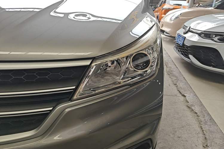 Used Baojun 730 2019 1.5L Manual Fashion Model 7-seater National V

