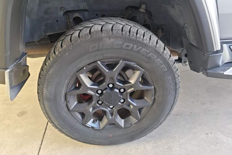 Ojetý BAIC Off-Road BJ40 2021 2.0T Automatic Four-Wheel Drive Ring the Tower Champion Edition