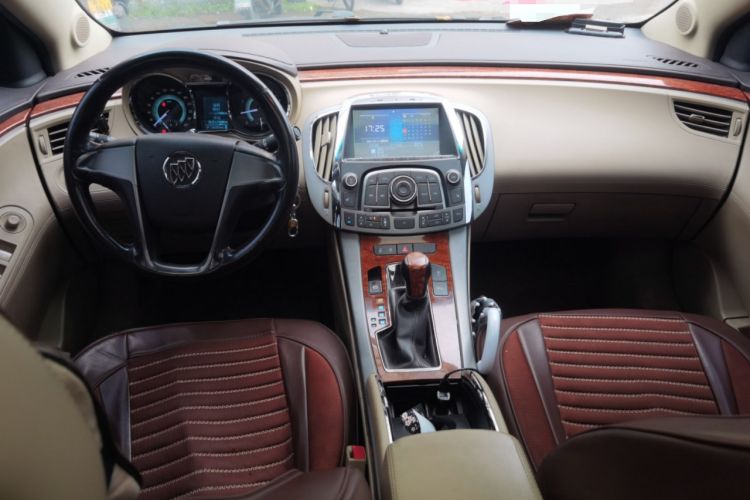 Used Buick LaCrosse 2012 2.4L SIDI Elegant Edition Center Console