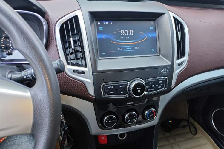 Used HYOSOW H3 2015 1.5L manual Comfort trim level
