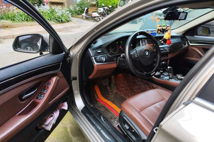 Used BMW 5 Series 2014 525Li Leading Model
