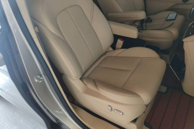 Used Buick GL8 2023 ES Lu Zun Deluxe Model
