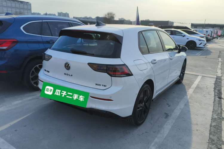 Used Volkswagen Golf 2025 300TSI R-Line
