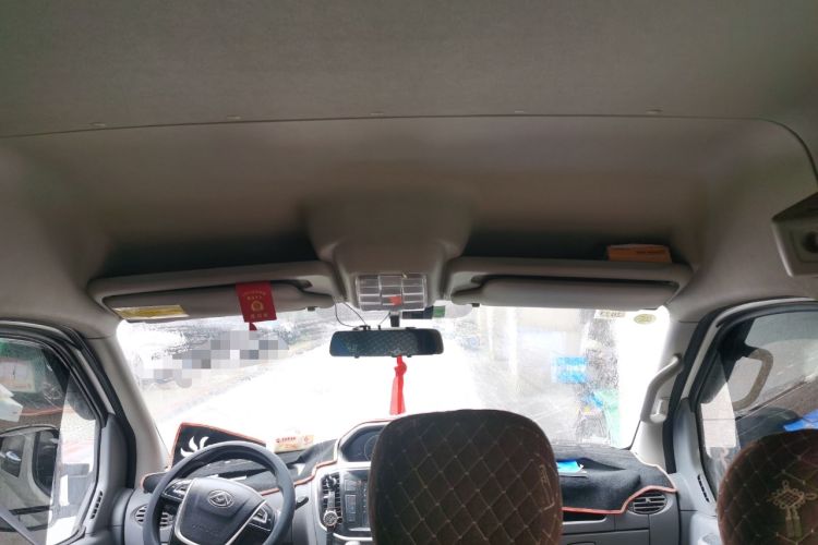 Used SAIC MAXUS Xintu V80 2020 2.5T Manual Classic City Delivery King Short Wheelbase Mid-Roof Design 2/3 Seats