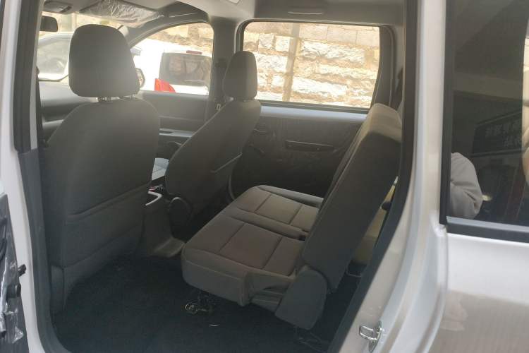 Used Wuling Hongguang New Energy 2024 All-Electric Model 300KM Standard Version Left Rear Seat