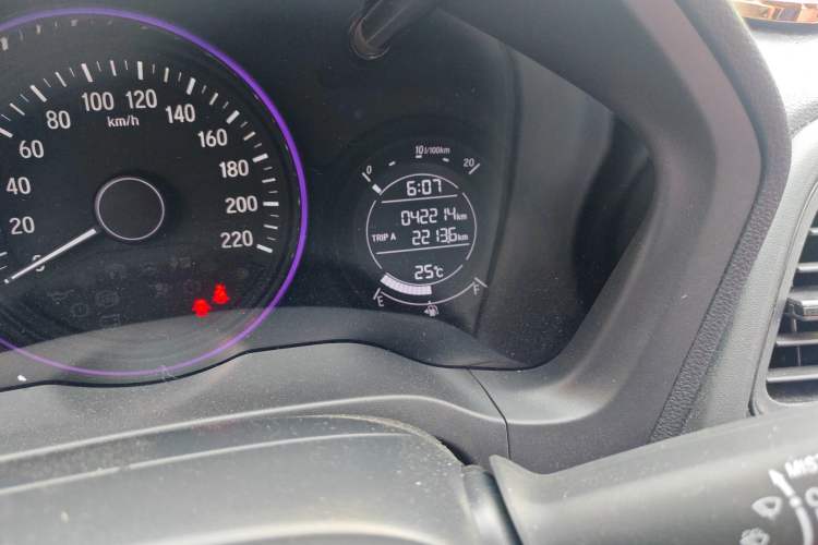 Used Honda Vezel 2020 1.5L CVT Elite Edition Odometer Close Up