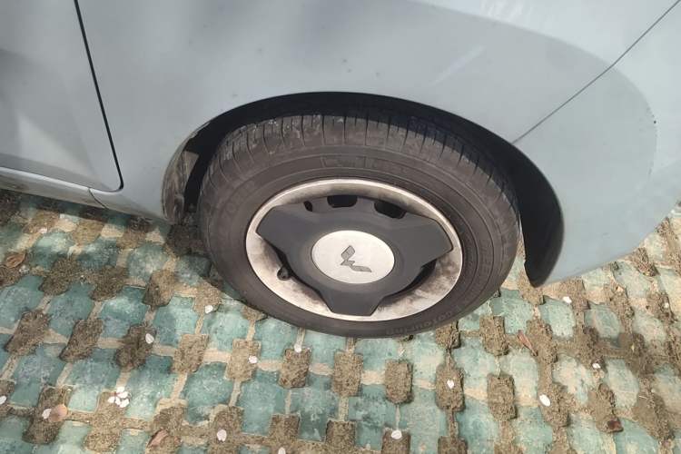 Used Wuling Hongguang MINIEV 2022 Enjoy Edition Lithium Iron Phosphate Right Front Wheel Hub