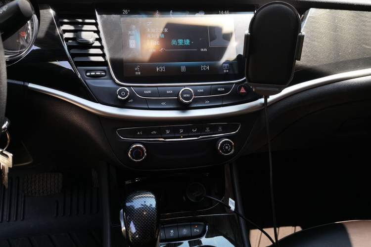 Used Buick Verano 2017 Sedan 20T Dual-Clutch Leading Model Audio And AC Panel