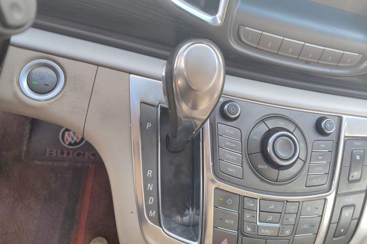 Used Buick GL8 2011 3.0L GT Luxury Business Haoya Edition
