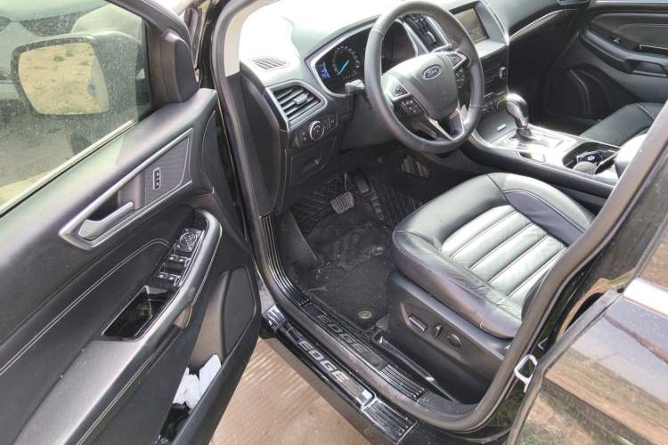 Used Ford Edge 2015 2.0T GTDi 4x4 High-Grade Model
