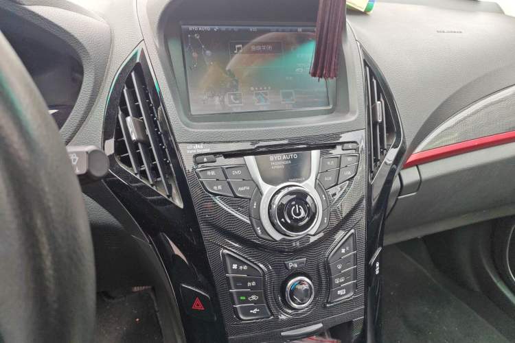 Used BYD Qin New Energy 2014 1.5T Cool Black Knight Flagship Model
