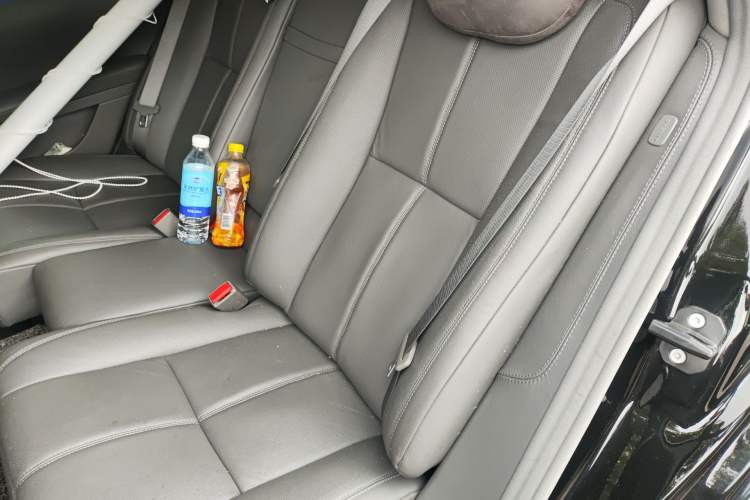 Used Mercedes-Benz S-Class 2008 S 350 L Luxury Model Left Rear Seat