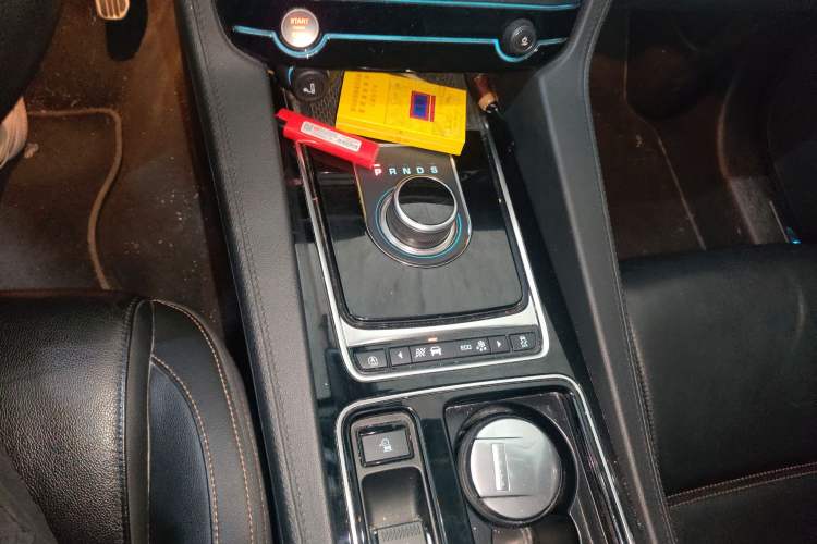 Used Jaguar F-PACE 2018 2.0T Two-Wheel Drive Urban Deluxe Edition
