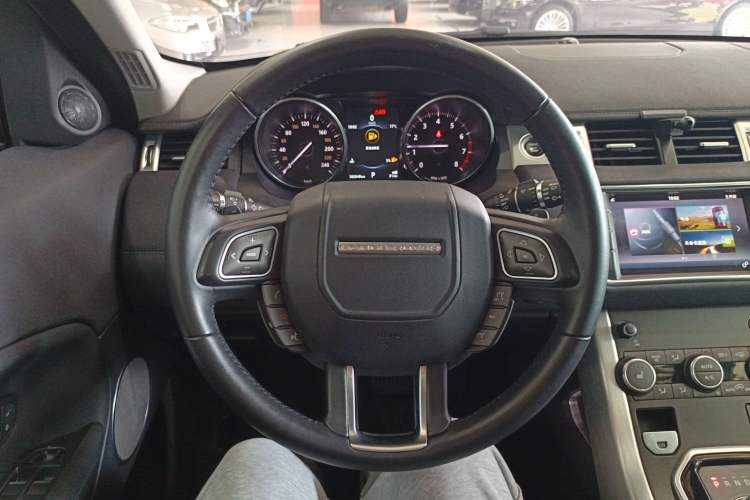 Used Land Rover Range Evoque 2017 2.0T SE Smart Glow Edition Steering Wheel