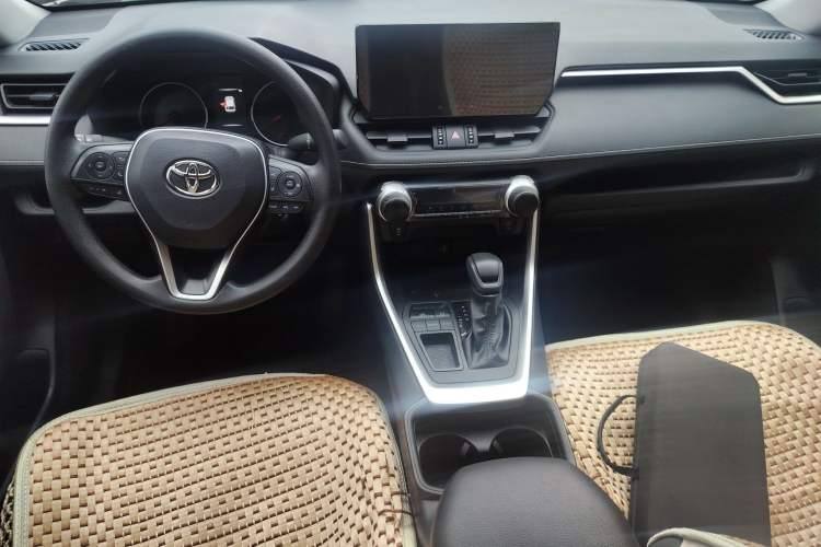 Used Toyota Wildlander 2024 2.0L CVT Two-Wheel Drive Leading Edition Center Console