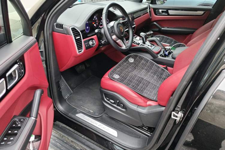 Used Porsche Cayenne 2023 Cayenne 3.0T Platinum Edition Driver Seat