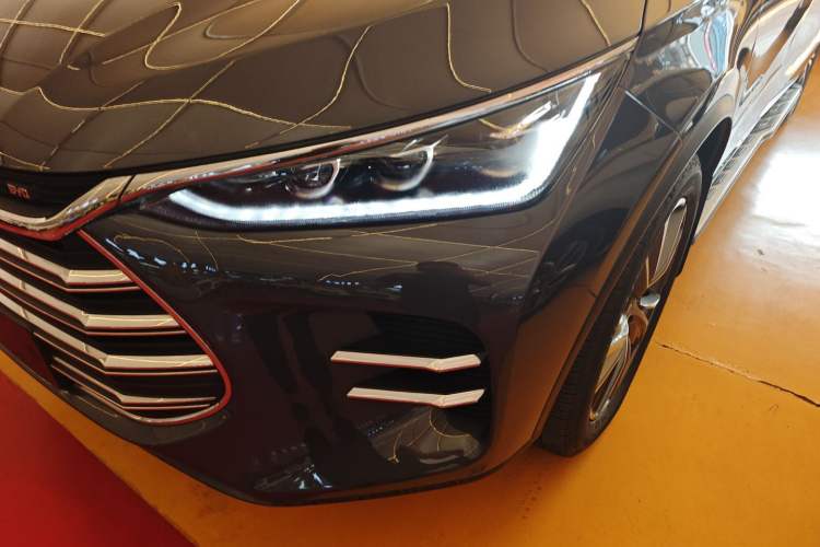 Used BYD Tang New Energy 2018 DM 2.0T All-Wheel Drive Smart Connectivity Luxury Model 7 Seats China V Emission Standard