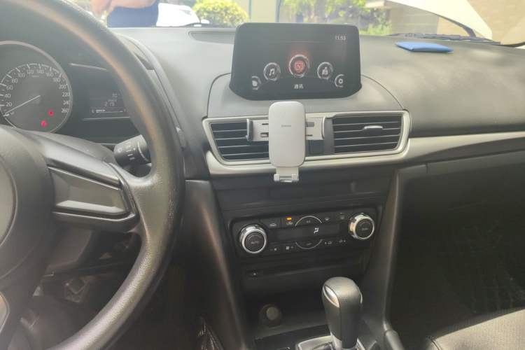 Used Mazda 3 Axela 2017 Sedan 1.5L Automatic Luxury Model China VI Standard