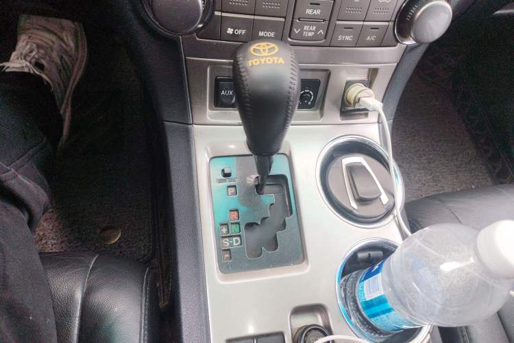 Used Toyota Highlander 2012 2.7L Two-Wheel Drive 7-Seater Luxury Edition Gear Lever