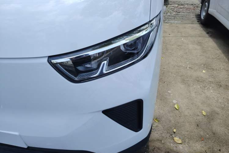 Used Wuling Yangguang 2024 300KM Comfort Version Passenger Van 75kW