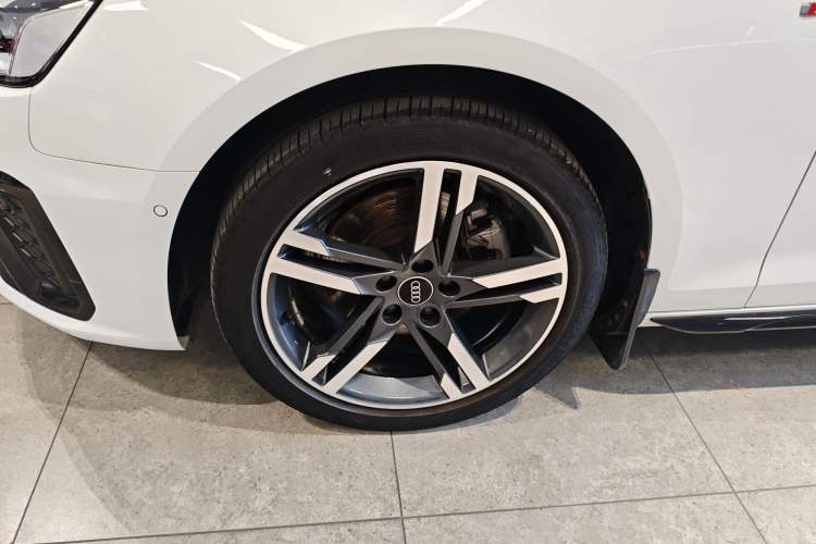 Used Audi A4L 2022 40 TFSI Luxury Dynamic Model Left Front Wheel Hub