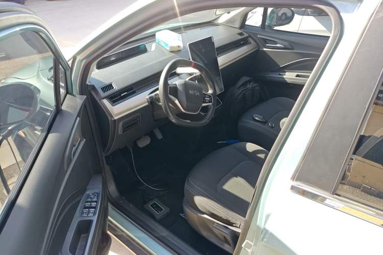 Used NETA V 2021 Standard Range Entertainment Version – Upgraded Model Driver Seat