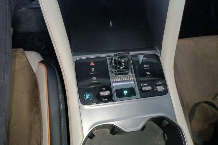 Used BYD Song PLUS New Energy 2024 HONOR Edition DM-i 110km Flagship Model Gear Lever