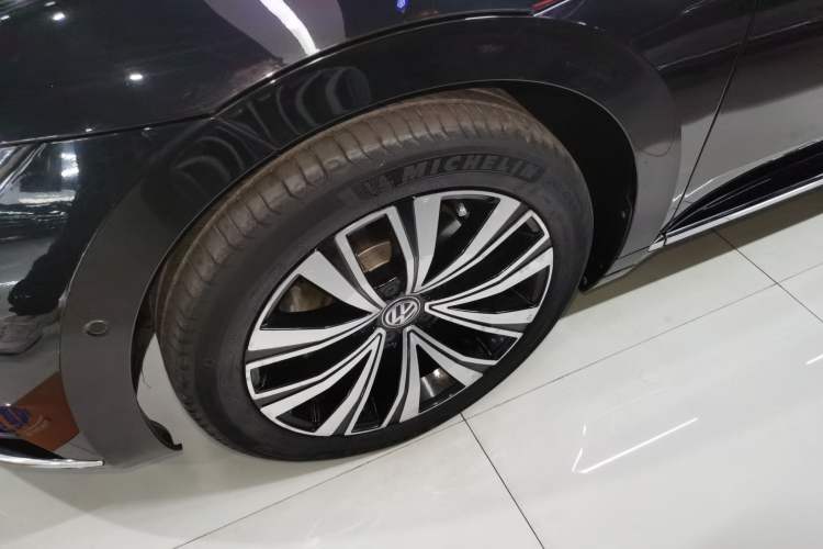 Used Volkswagen FAW-Volkswagen CC 2020 330TSI Glamour Edition China VI Standard Left Front Wheel Hub