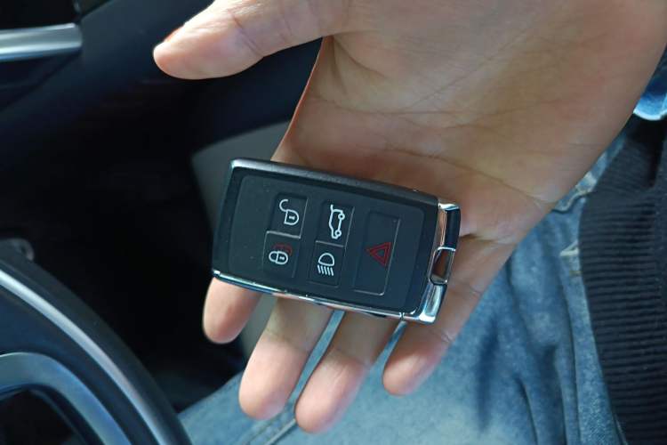 Used Land Rover Discovery Sport 2020 249 PS R-Dynamic Performance Edition
